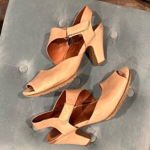 L’Amour Des Pieds Women's Heels Sandals